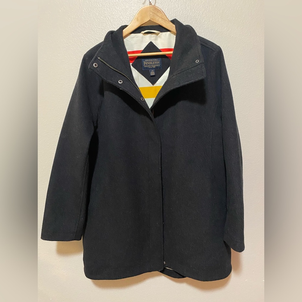 Vintage USA Pendleton Women’s L Wool Jacket Gray Striped Lined Style Warm Coat